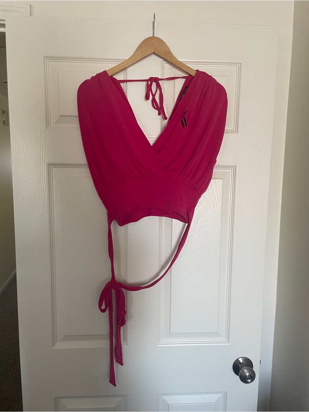 🩷 Express Hot Pink Deep V Tie-Back Crop Top 🩷